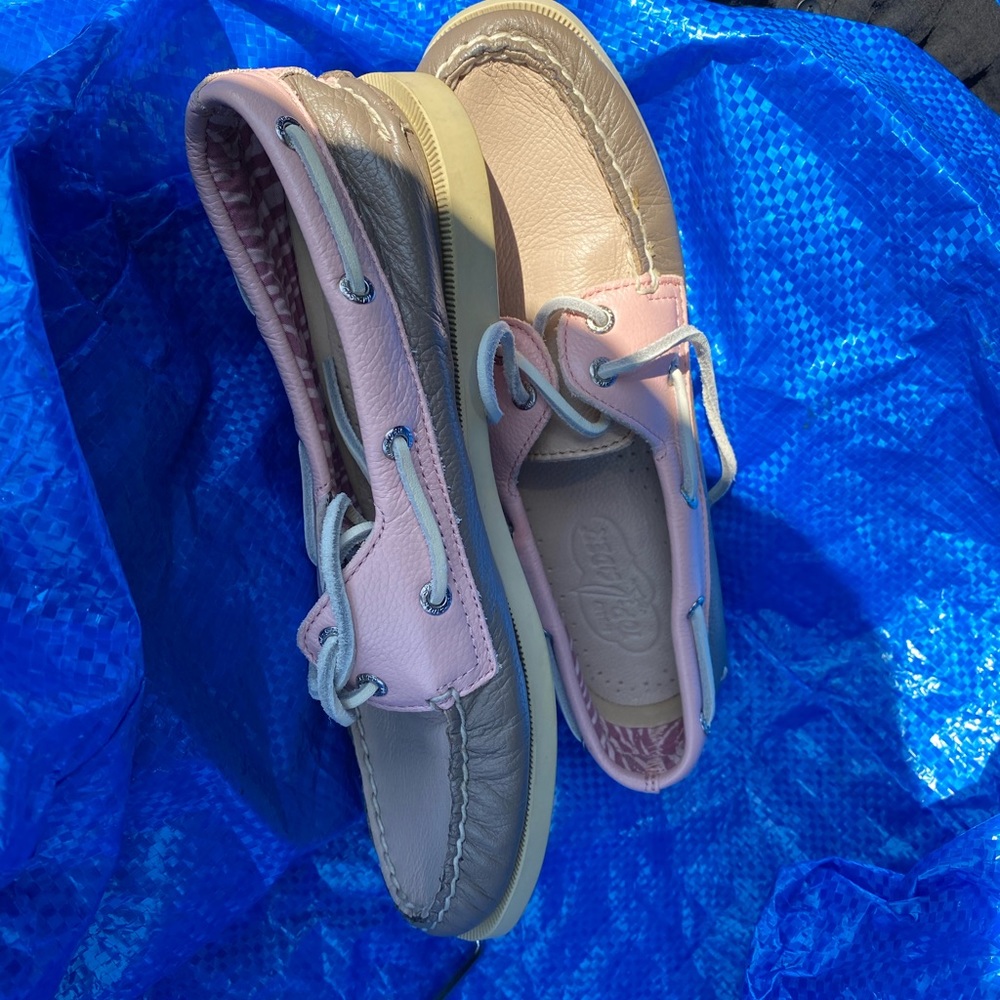 Sperry - Picture 2 of 3